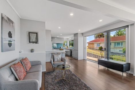 Photo of property in 27 High Road, Glenfield, Auckland, 0629