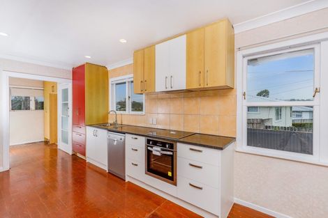Photo of property in 8 Kiernan Place, Kelston, Auckland, 0602
