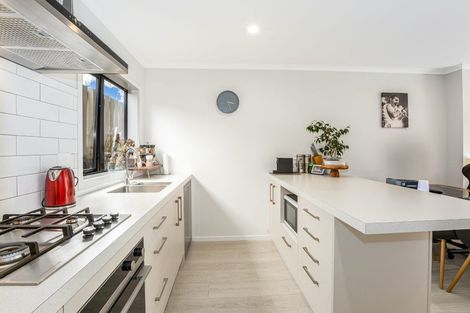 Photo of property in 7/9 Surrey Street, Tawa, Wellington, 5028