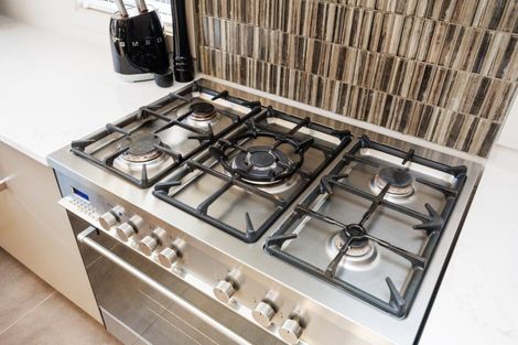 Photo of property in 9 Lorenzo Place, Kelvin Grove, Palmerston North, 4414