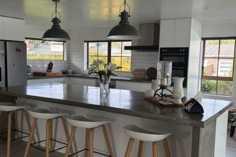 Photo of property in 16 Richmond Avenue, Waikanae, 5036
