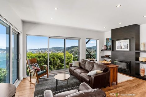 Photo of property in 122 Nicholson Road, Khandallah, Wellington, 6035