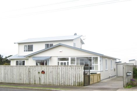 Photo of property in 1 Baring Terrace, Strandon, New Plymouth, 4312