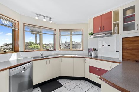 Photo of property in 11 Angel Way, Stanmore Bay, Whangaparaoa, 0932