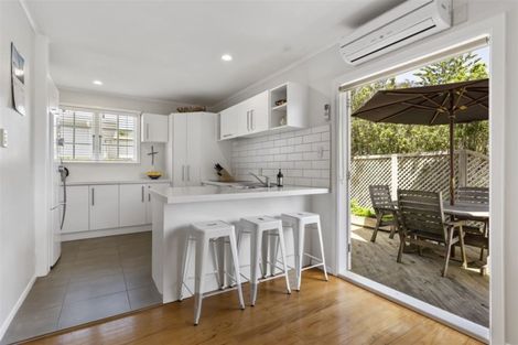 Photo of property in 2/24 Selwyn Crescent, Forrest Hill, Auckland, 0620