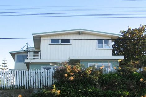 Photo of property in 111 Golf Road, Paraparaumu Beach, Paraparaumu, 5032