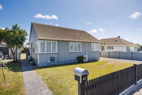 Photo of property in 42 Clyde Crescent, Roslyn, Palmerston North, 4414