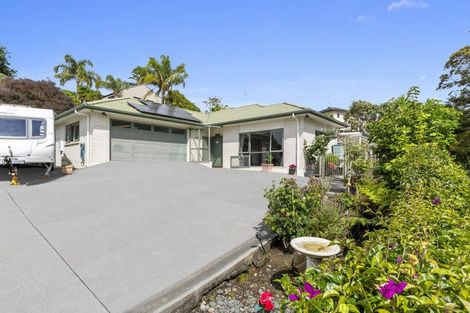 Photo of property in 16 Sherwood Grove, Northcross, Auckland, 0630