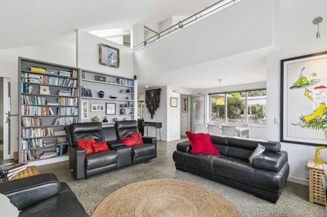 Photo of property in 100 Owhiro Bay Parade, Owhiro Bay, Wellington, 6023