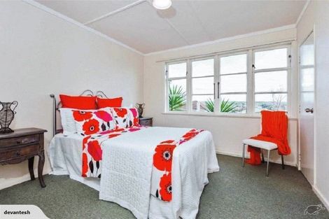 Photo of property in 17 Blacklock Avenue, Henderson, Auckland, 0612