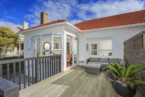 Photo of property in 1/91 Queen Street, Northcote Point, Auckland, 0627