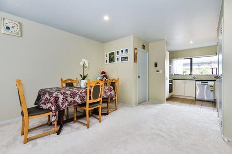 Photo of property in 25 Robertson Road, Favona, Auckland, 2024