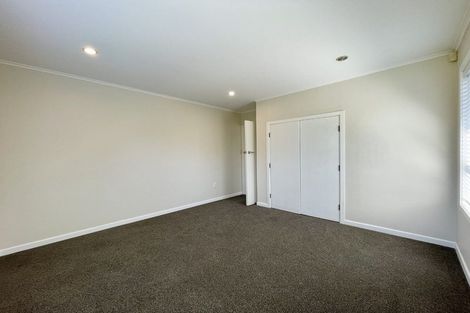 Photo of property in 2/5 Howard Road, Northcote, Auckland, 0627