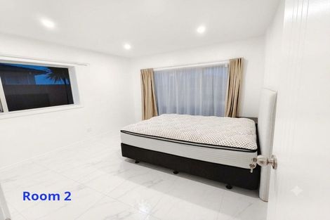 Photo of property in 9 Darlington Place, Glendene, Auckland, 0602
