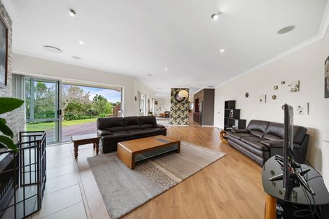 Photo of property in 91 Kaipara Road, Papakura, 2582