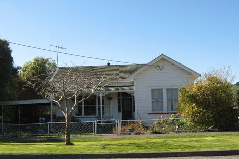 Photo of property in 32 Paraekaretu Street, Hunterville, 4730