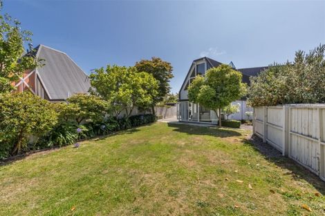 Photo of property in 74a Memorial Avenue, Ilam, Christchurch, 8053