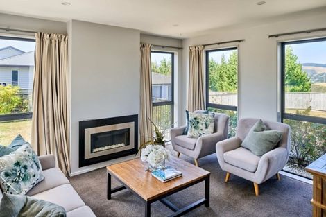 Photo of property in 114 Endeavour Drive, Whitby, Porirua, 5024