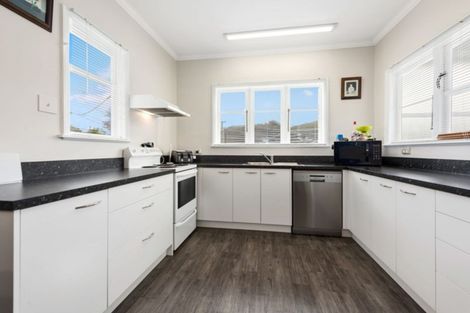 Photo of property in 4 Kopara Grove, Stokes Valley, Lower Hutt, 5019
