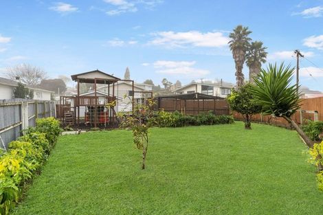 Photo of property in 123 Vodanovich Road, Te Atatu South, Auckland, 0610