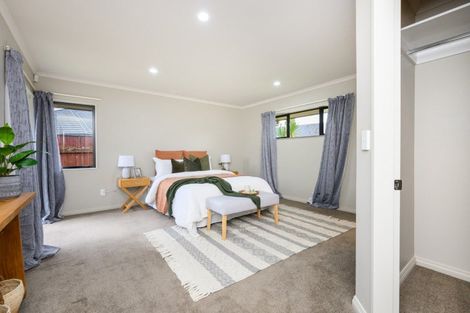 Photo of property in 6 Ron Place, Fitzherbert, Palmerston North, 4410
