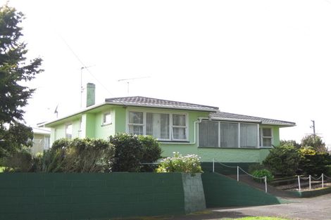 Photo of property in 2 Ranfurly Street, Waitara, 4320