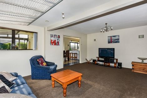 Photo of property in 65 Farquhars Road, Redwood, Christchurch, 8051