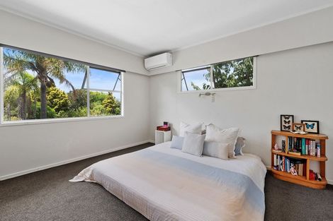 Photo of property in 3 Reynolds Place, Torbay, Auckland, 0630
