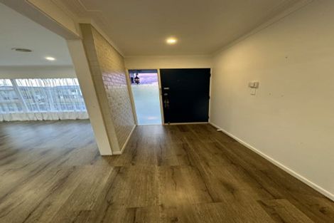 Photo of property in 141 Gossamer Drive, Pakuranga Heights, Auckland, 2010