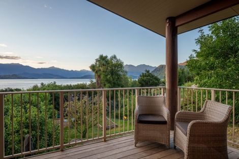 Photo of property in 337 Beacon Point Road, Wanaka, 9305