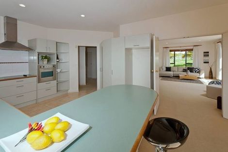 Photo of property in 11 Trotting Terrace, Fairview Heights, Auckland, 0632