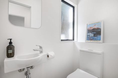 Photo of property in 2/12 Helicon Place, Totara Vale, Auckland, 0629