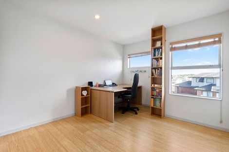 Photo of property in 1 Melmore Place, Pinehill, Auckland, 0632