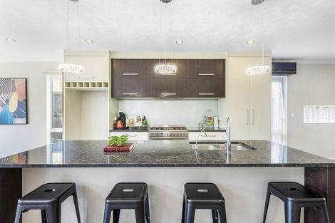 Photo of property in 8 Andy Crescent, Flat Bush, Auckland, 2016