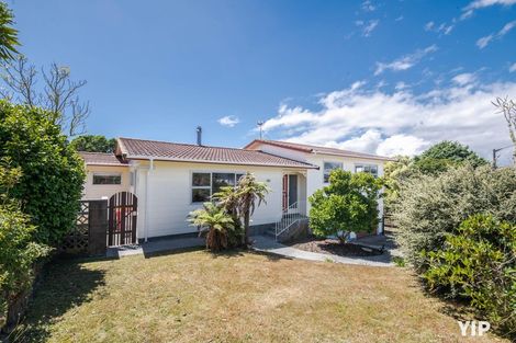 Photo of property in 43 Carluke Street, Paparangi, Wellington, 6037