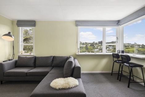 Photo of property in 100 Ruskin Road, Newlands, Wellington, 6037