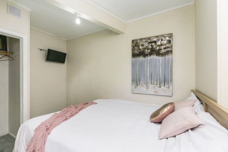 Photo of property in 9 Blandford Way, Newlands, Wellington, 6037