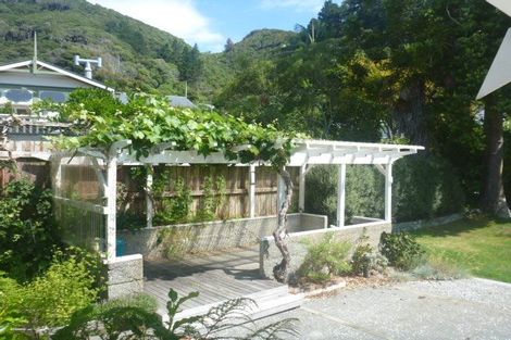 Photo of property in 23 Nikau Street, Eastbourne, Lower Hutt, 5013