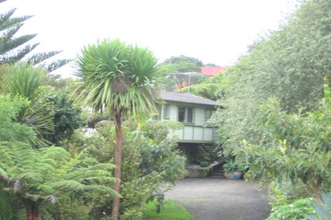 Photo of property in 5 Maori Hut Road, Red Beach, 0932