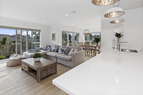 Photo of property in 1 Pae Moana Place, Stanmore Bay, Whangaparaoa, 0932