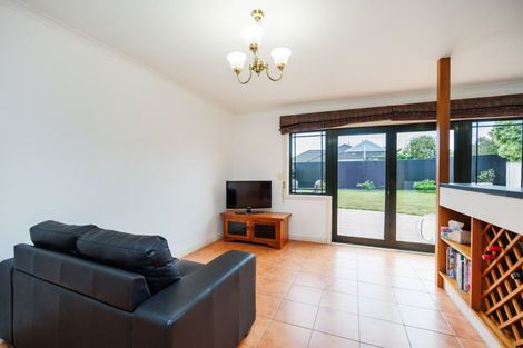 Photo of property in 27 Royal Oak Drive, Kelvin Grove, Palmerston North, 4414