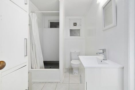 Photo of property in 206 Upper Harbour Drive, Greenhithe, Auckland, 0632