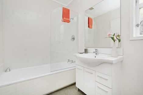 Photo of property in 9 Redwood Avenue, Tawa, Wellington, 5028