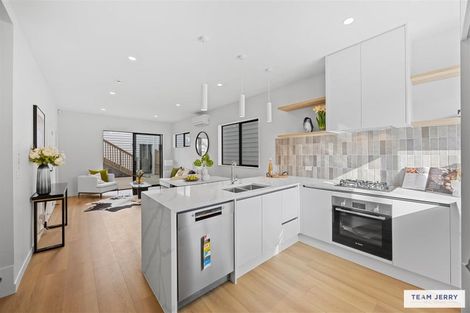 Photo of property in 63 Whare Kauri Road, Papakura, 2110