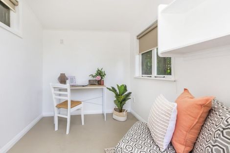 Photo of property in 117 Breaker Bay Road, Breaker Bay, Wellington, 6022