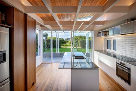 Photo of property in 35 Versailles Street, Karori, Wellington, 6012