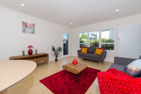 Photo of property in 1/56 Butterworth Drive, Glendene, Auckland, 0602