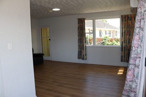 Photo of property in 10 Ingleby Place, Kelston, Auckland, 0602