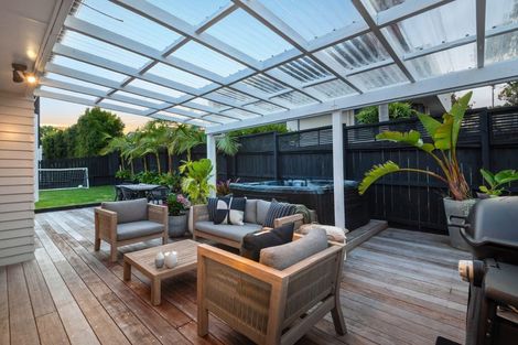 Photo of property in 2/40 Hebron Road, Waiake, Auckland, 0630