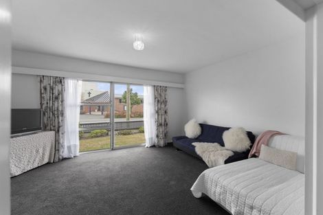 Photo of property in 2/2 Tuckers Road, Redwood, Christchurch, 8051